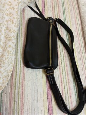 Cindymars7 Black Crossbody Bag Fanny Pack with Gold Zipper
